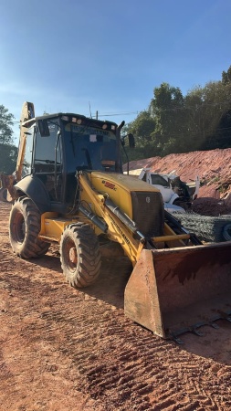 Retroescavadeira New Holland B95B 4x4 ano 2025 - B95B 4x4 - Máquinas de Linha Amarela