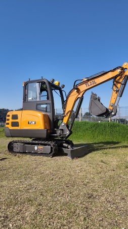 Mini Escavadeira TLM  TL22J ano 2027