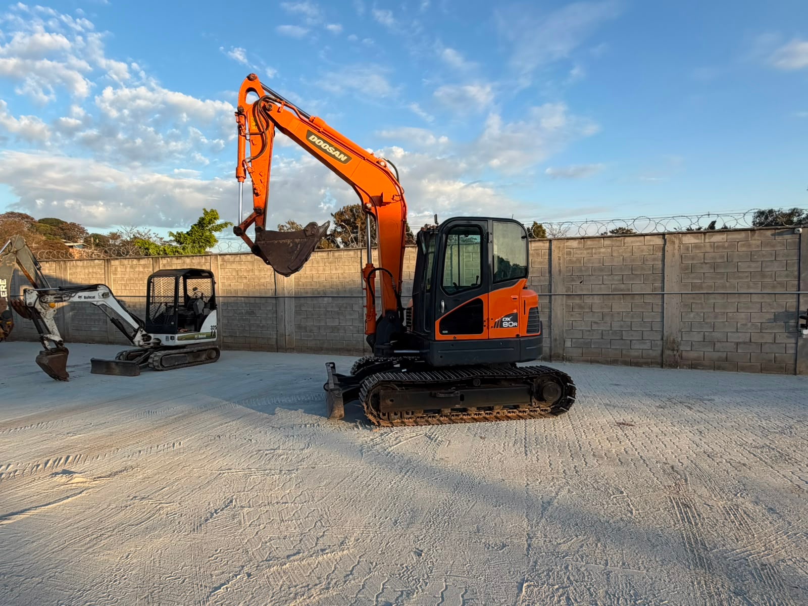 Escavadeira Doosan DX80R ano 2022