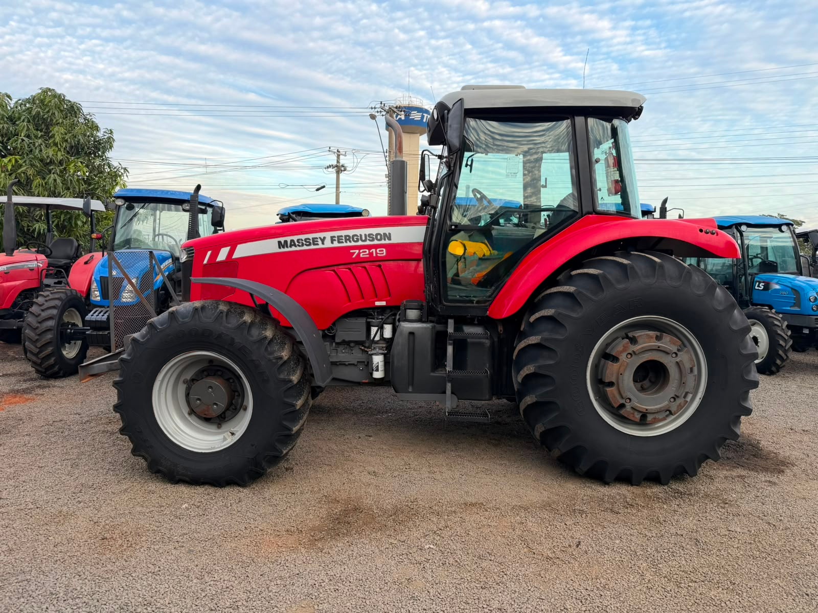 Trator Massey Ferguson MF 7219 ano 2020