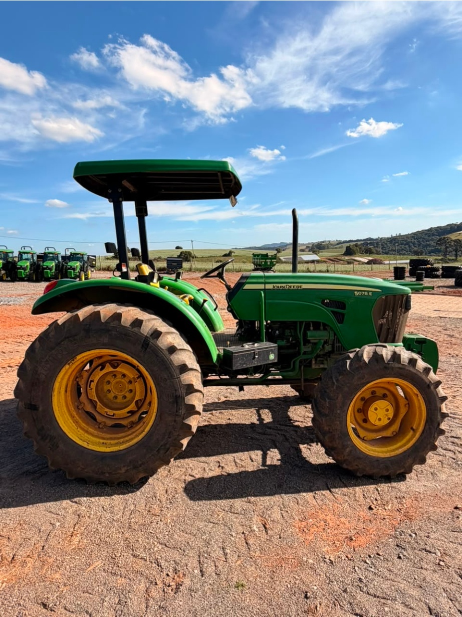 Trator John Deere 5078 E ano 2014