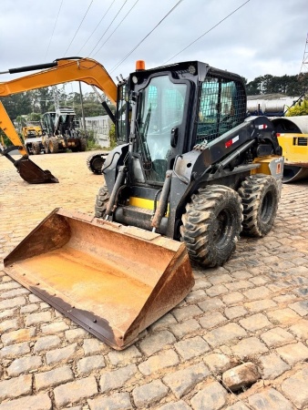 Mini Carregadeira New Holland L218 ano 2018 - L218 - Máquinas de Linha Amarela