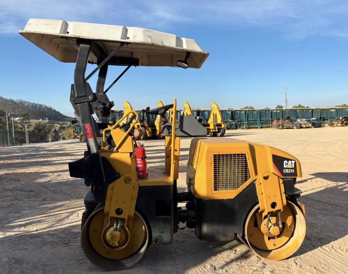 Rolo Compactador Caterpillar CB214 ano 2006