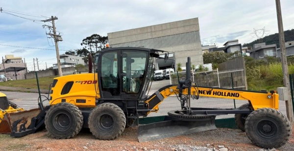 Motoniveladora New Holland RG170.B  ano 2013