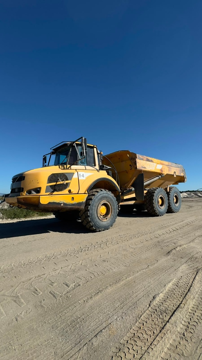 Caminhão Volvo A30F ano 2012
