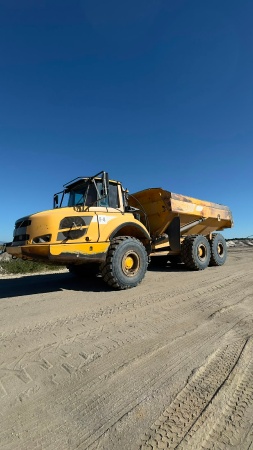 Caminhão Volvo A30F ano 2012