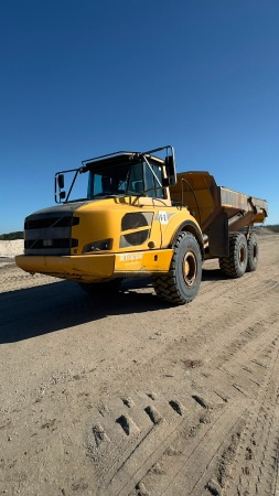 Caminhão Volvo A30F ano 2013 - A30F - Caminhões e Carretas