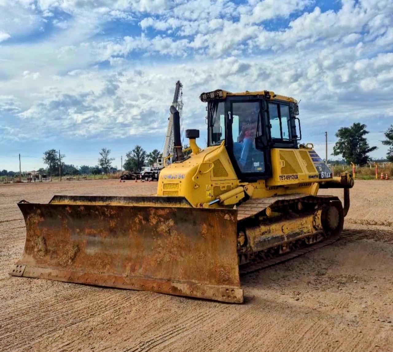 Trator de Esteira Komatsu D61-EX ano 2023