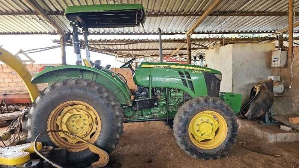 Trator John Deere 5090E ano 2023 - 5090E - Máquinas Agrícolas