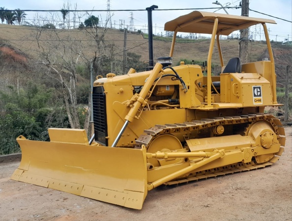 Trator de Esteira Caterpillar D4E ano 1986