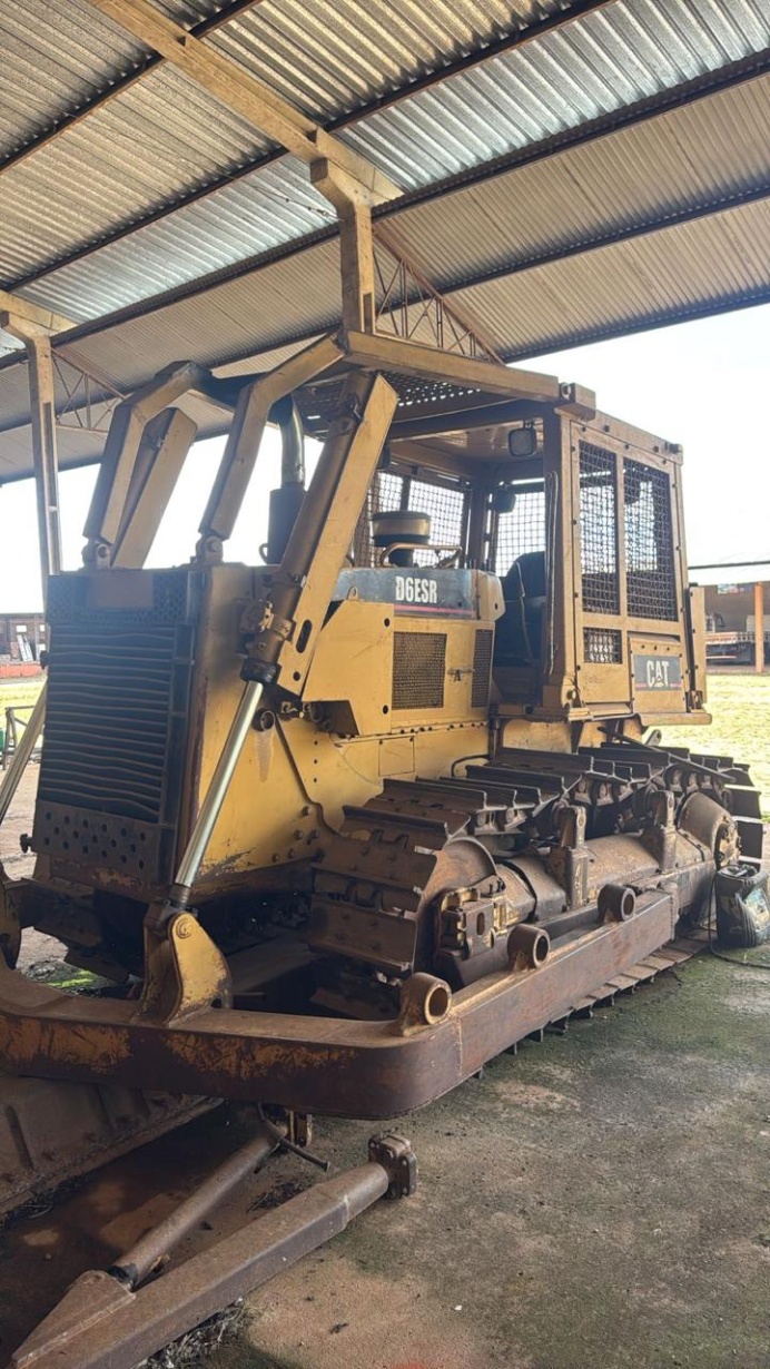 Trator de Esteira Caterpillar D6ESR ano 1995