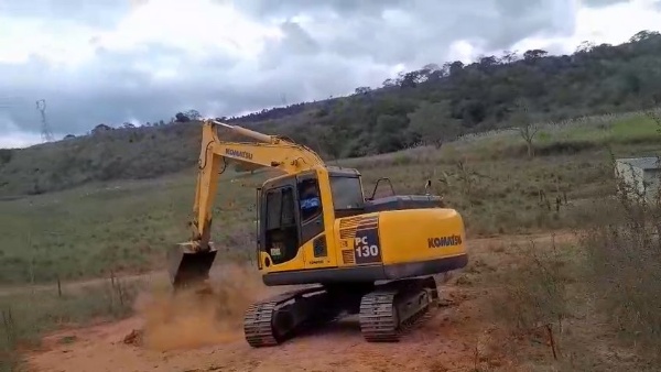 Escavadeira Komatsu PC130 ano 2014
