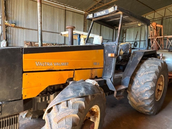 Trator Valtra 985s ano 2002 - 985s - Máquinas Agrícolas