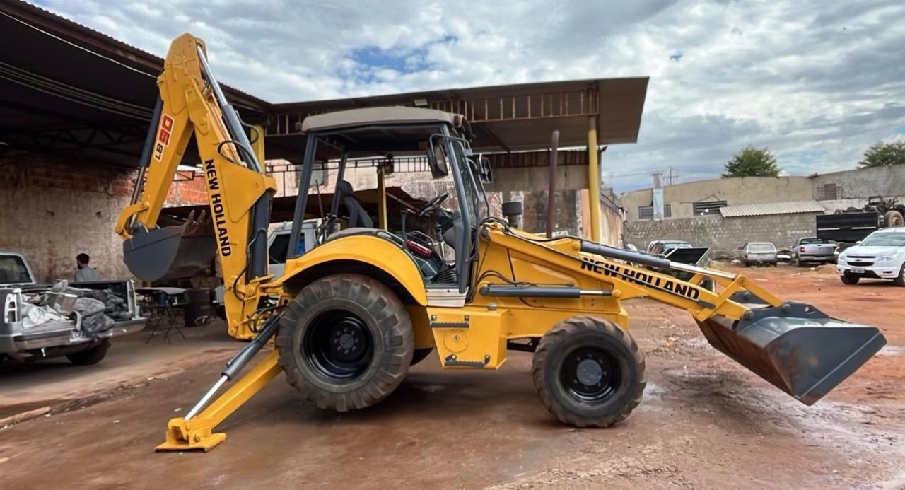 Retroescavadeira New Holland LB 90 ano 2009