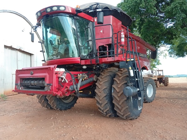 Colheitadeira Case Axial-Flow 7120 ano 2013 - Axial-Flow 7120 - Máquinas Agrícolas