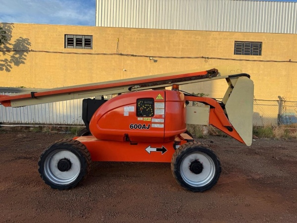 Plataforma JLG 600AJ ano 2012