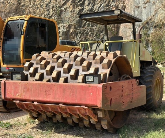 Rolo Compactador Dynapac CA250 ano 2003 - CA250 - Pavimentação e Infraestrutura