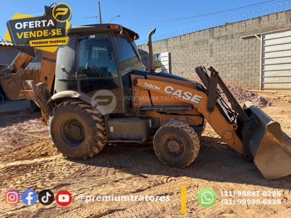 Retroescavadeira Case 580 N  ano 2018