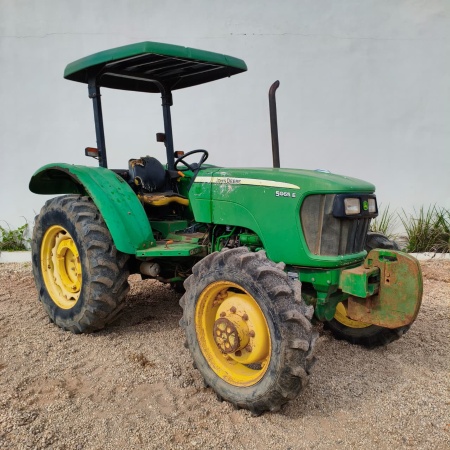 Trator John Deere 5065 E ano 2013