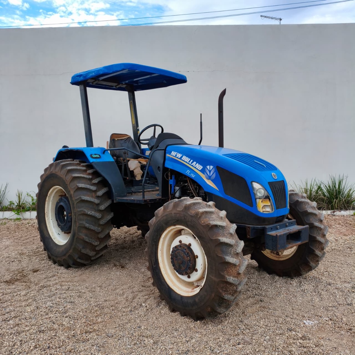 Trator New Holland TL 75E ano 2014