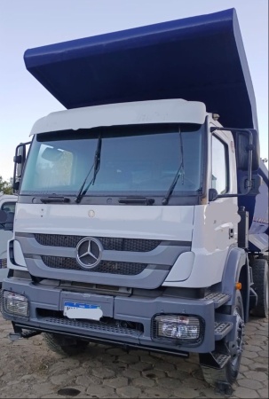 Caminhão Mercedes Benz AXOR 3131 6X4 ano 2014