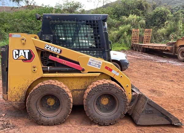 Mini Carregadeira Caterpillar 226B3 ano 2021