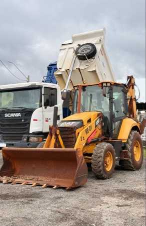 Retroescavadeira Caterpillar 416 F2 ano 2020