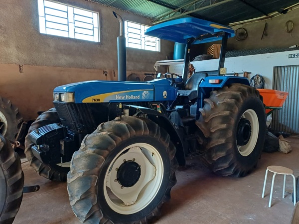 Trator New Holland 7630 ano 2015 - 7630 - Máquinas Agrícolas