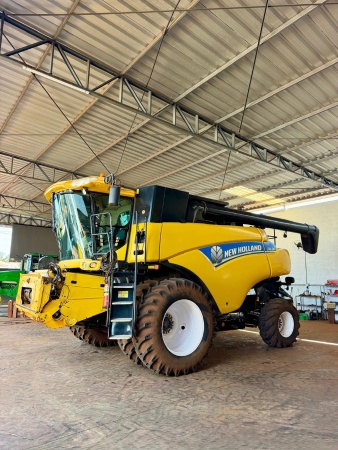 Colheitadeira New Holland CR ano 2018 - CR - Máquinas Agrícolas