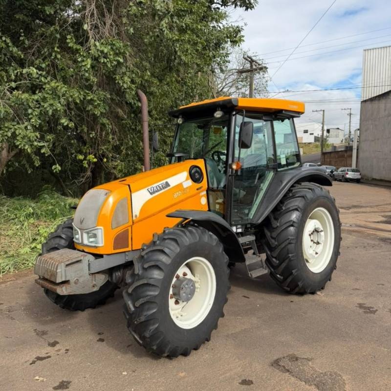 Trator Valtra BM 100 ano 2013