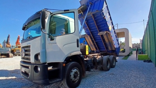 Caminhão Volkswagen 31.330 CRC 6X4 ano 2023