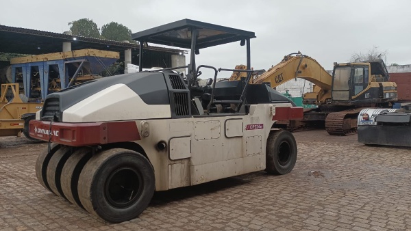 Rolo Compactador Dynapac CP224 ano 2013