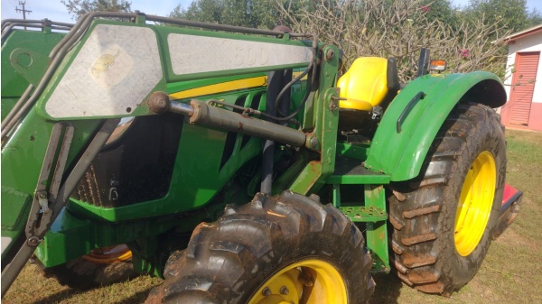 Trator John Deere 5070E ano 2021