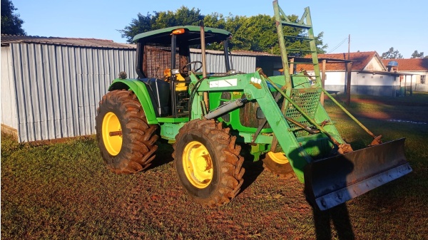 Trator John Deere 6110J ano 2012 - 6110J - Máquinas Agrícolas