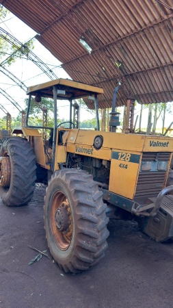 Trator Valmet 128 ano 1986