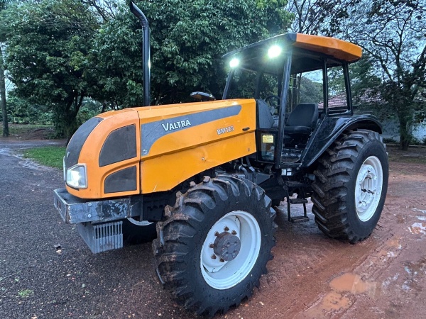 Trator Valtra BM125 ano 2012 - BM125 - Máquinas Agrícolas