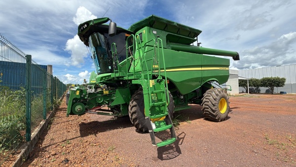 Colheitadeira John Deere S550 ano 2022 - S550 - Máquinas Agrícolas