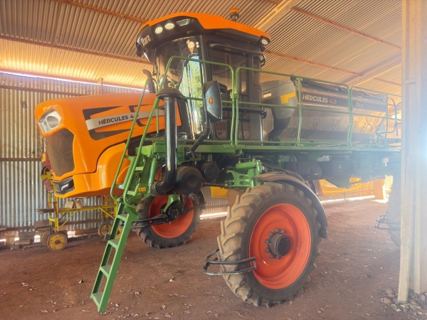 Distribuidor Autopropelido Stara Hércules 4.0 ano 2021 - Hércules 4.0 - Máquinas Agrícolas