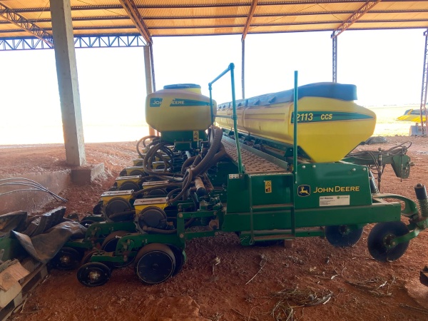 Plantadeira John Deere 2113 CCS ano 2022 - 2113 CCS - Implementos para Plantio