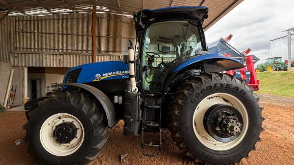 Trator New Holland T7.205 ano 2022 - T7.205 - Máquinas Agrícolas
