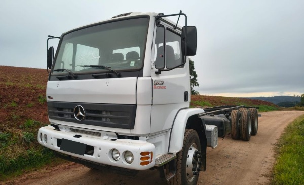 Caminhão Mercedes Benz 2726 (6x4) ano 2012