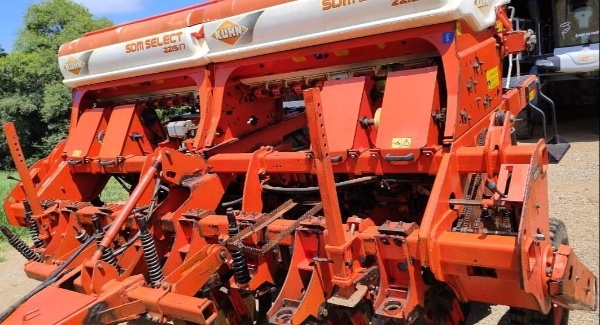 Plantadeira Kuhn SDM Select 2215/17 ano 2014 - SDM Select 2215/17 - Implementos para Plantio