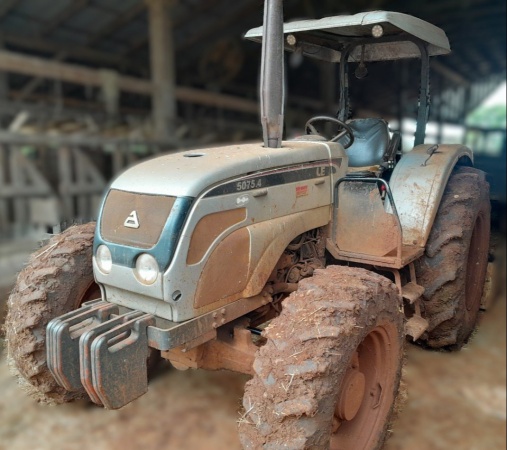 Trator Agrale 5075 ano 2014 - 5075 - Máquinas Agrícolas