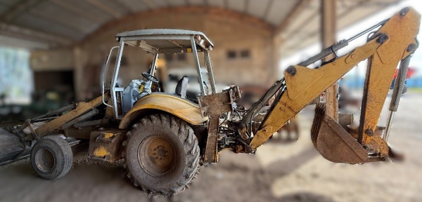 Retroescavadeira New Holland LB 90 ano 2009
