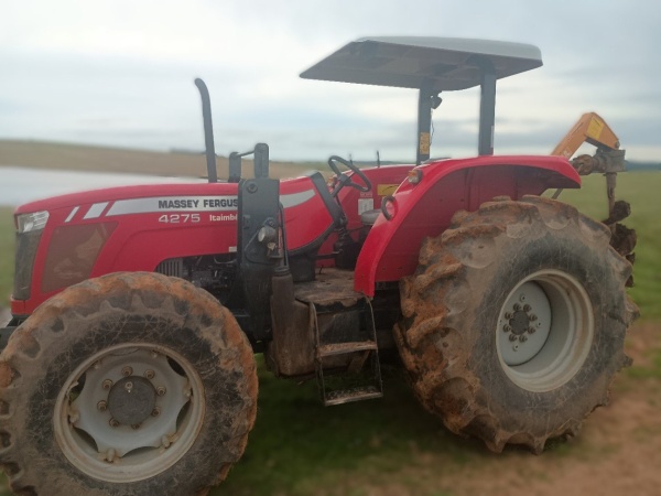 Trator Massey Ferguson MF 4275 ano 2014