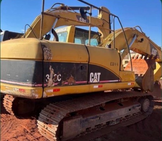 Escavadeira Caterpillar 320C ano 2004