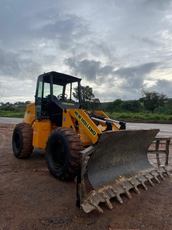 Pá Carregadeira New Holland 12D ano 2016
