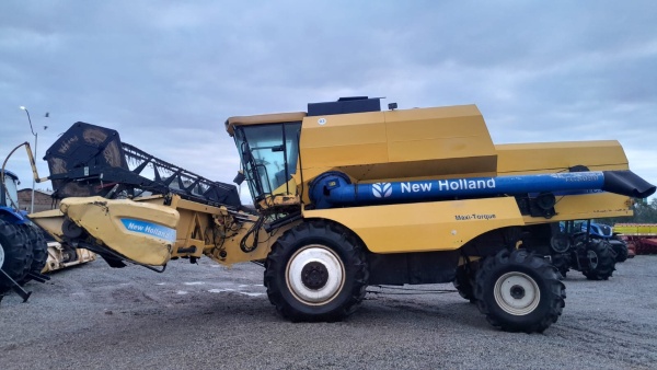 Colheitadeira New Holland TC 5090   ano 2013