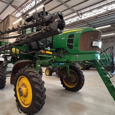 Pulverizador Autopropelido John Deere M4025B ano 2022 - M4025B - Máquinas Agrícolas