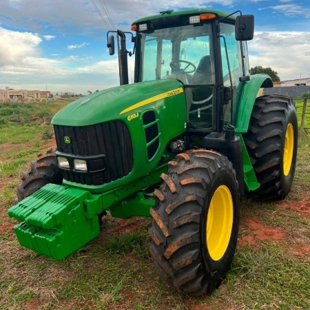 Trator John Deere 6165J ano 2014